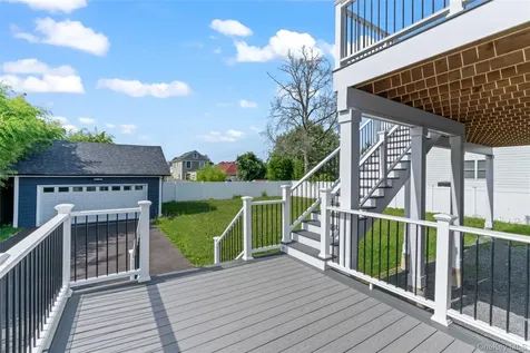 7 S Bay Avenue Bay Shore NY 11706