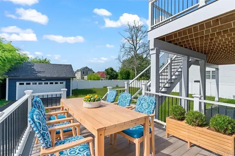 7 S Bay Avenue Bay Shore NY 11706