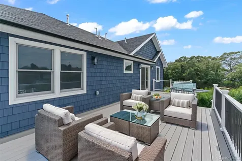 7 S Bay Avenue Bay Shore NY 11706