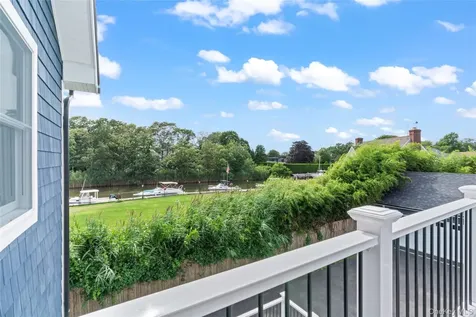 7 S Bay Avenue Bay Shore NY 11706