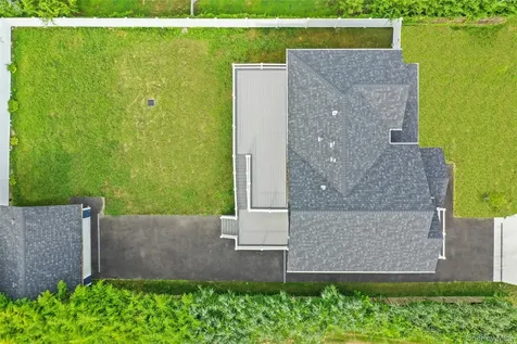 7 S Bay Avenue Bay Shore NY 11706