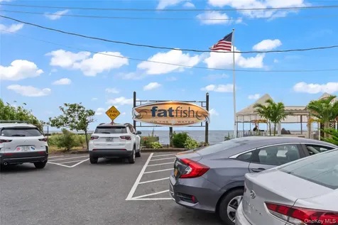 7 S Bay Avenue Bay Shore NY 11706
