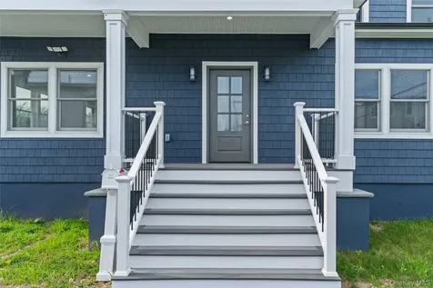 7 S Bay Avenue Bay Shore NY 11706