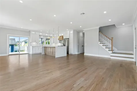 7 S Bay Avenue Bay Shore NY 11706