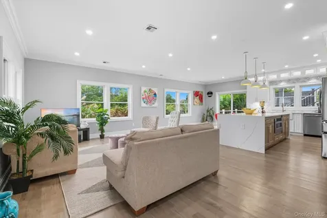 7 S Bay Avenue Bay Shore NY 11706