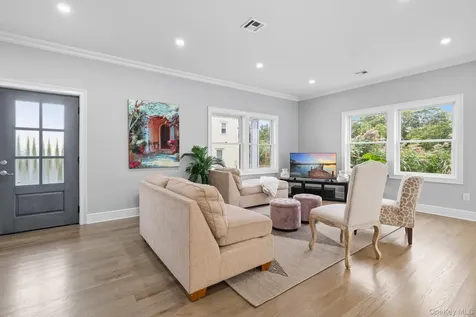 7 S Bay Avenue Bay Shore NY 11706