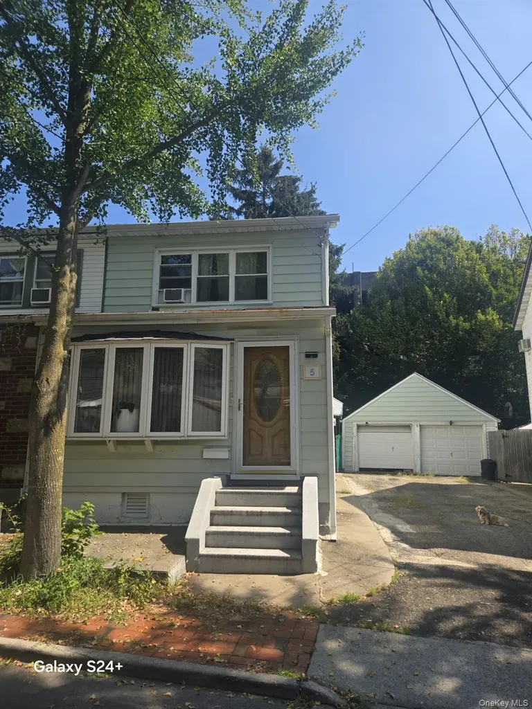 5 Pearce Place Great Neck NY 11021