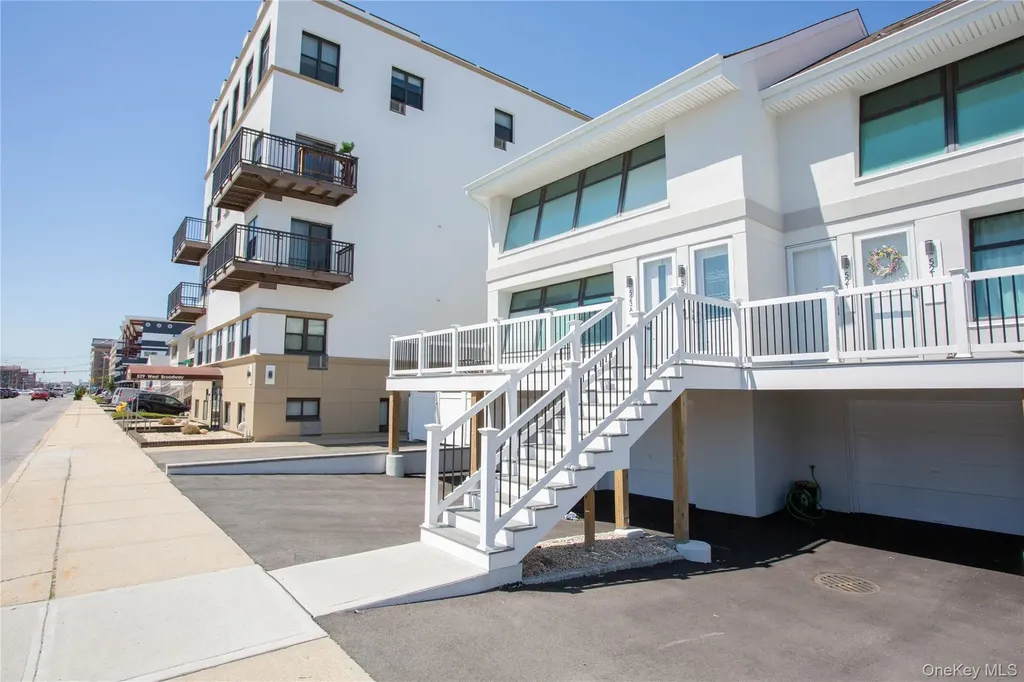 521 W Broadway Long Beach NY 11561