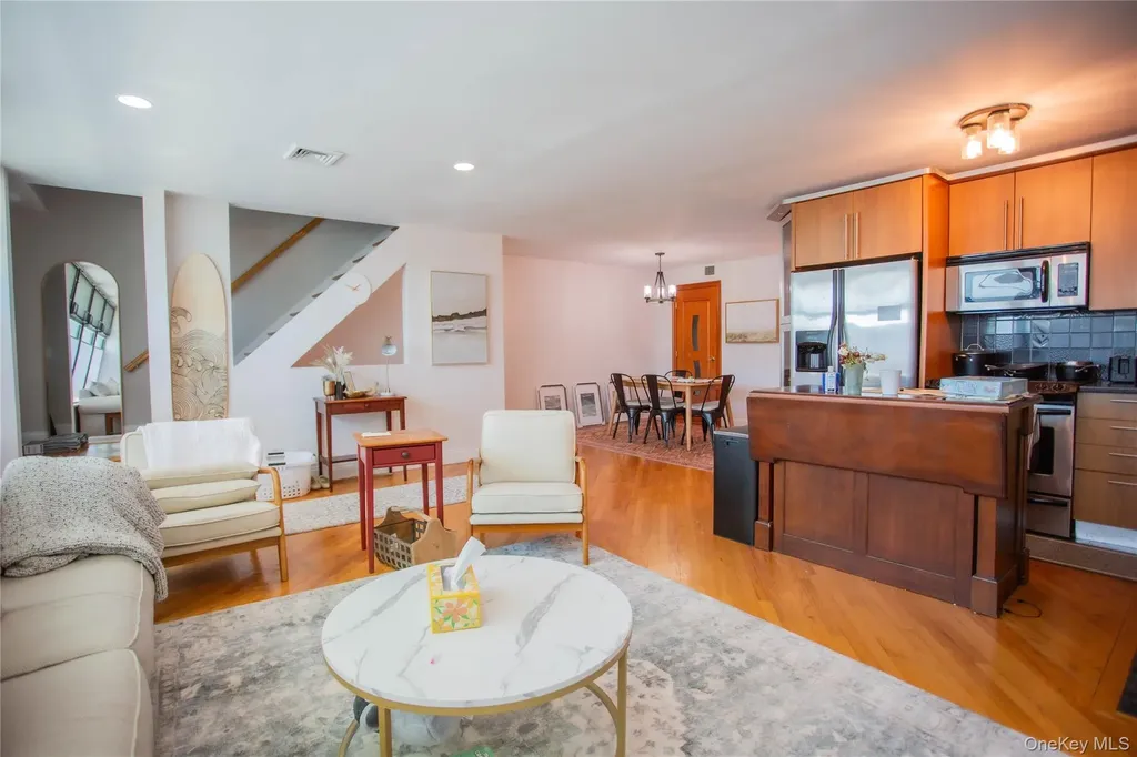 521 W Broadway Long Beach NY 11561