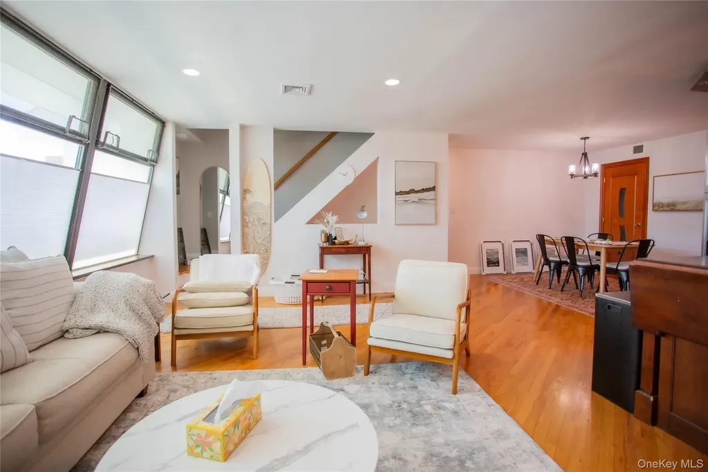 521 W Broadway Long Beach NY 11561