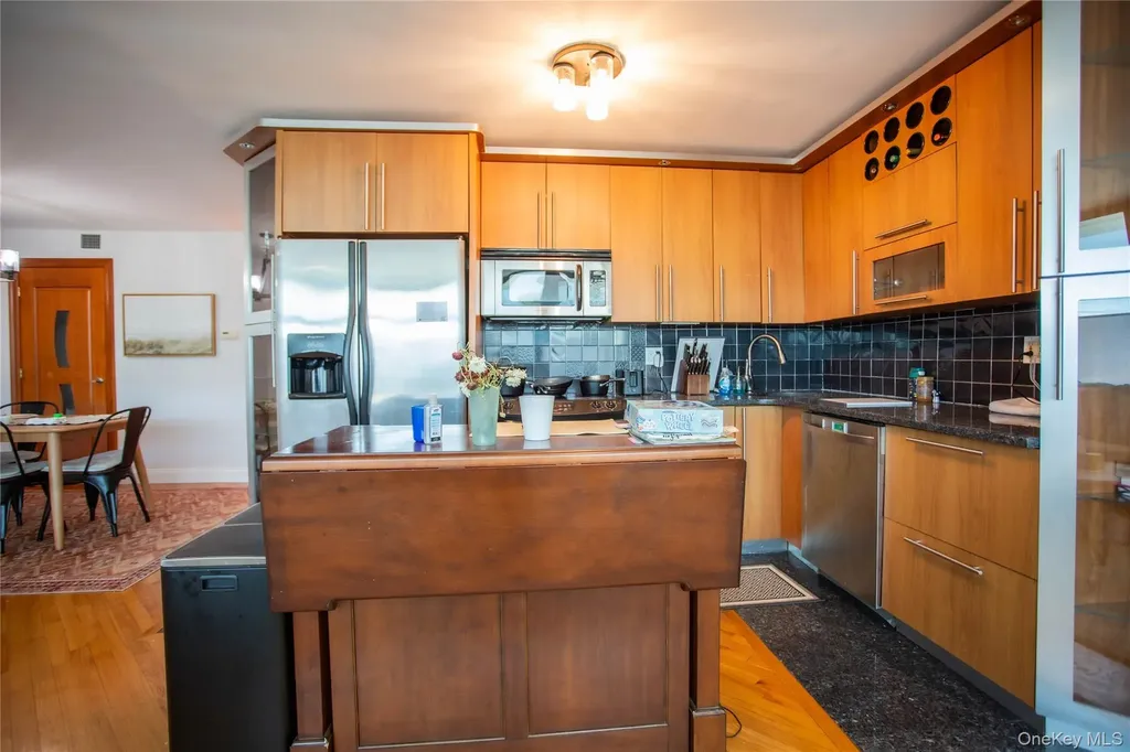 521 W Broadway Long Beach NY 11561