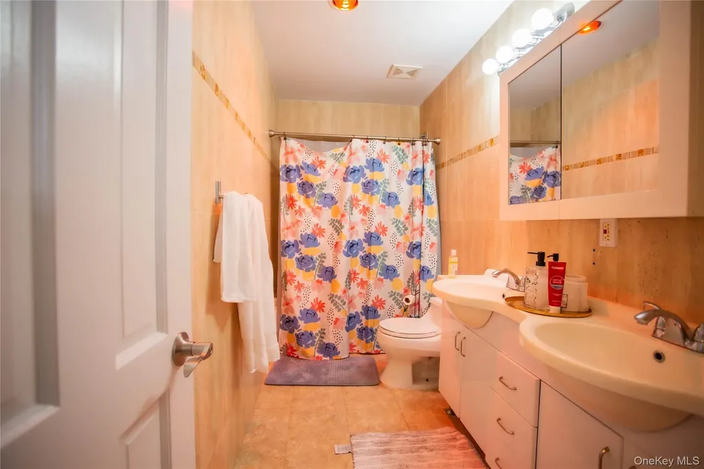 521 W Broadway Long Beach NY 11561