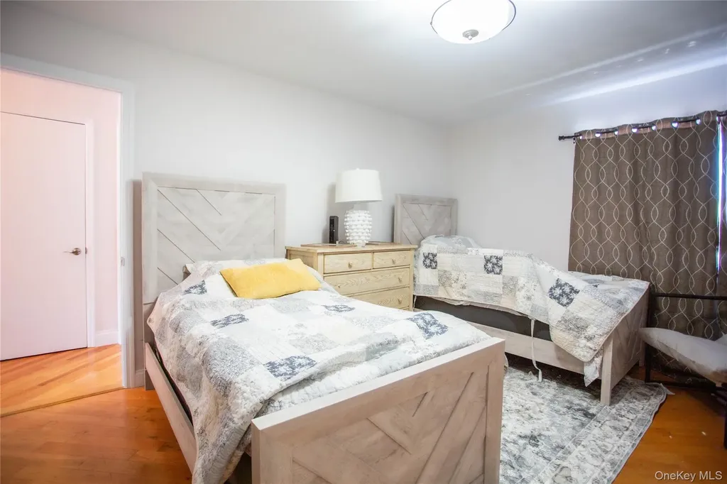 521 W Broadway Long Beach NY 11561