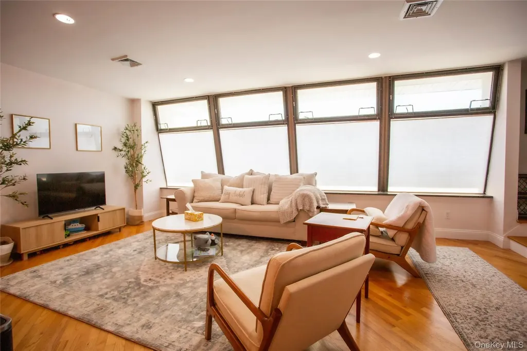 521 W Broadway Long Beach NY 11561