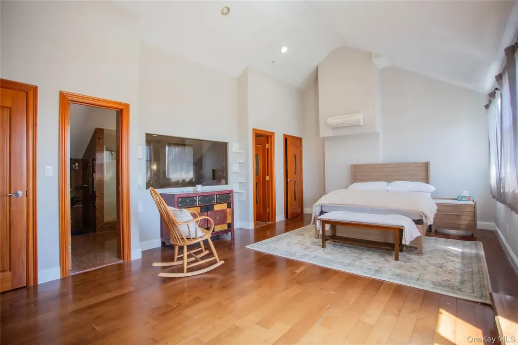 521 W Broadway Long Beach NY 11561