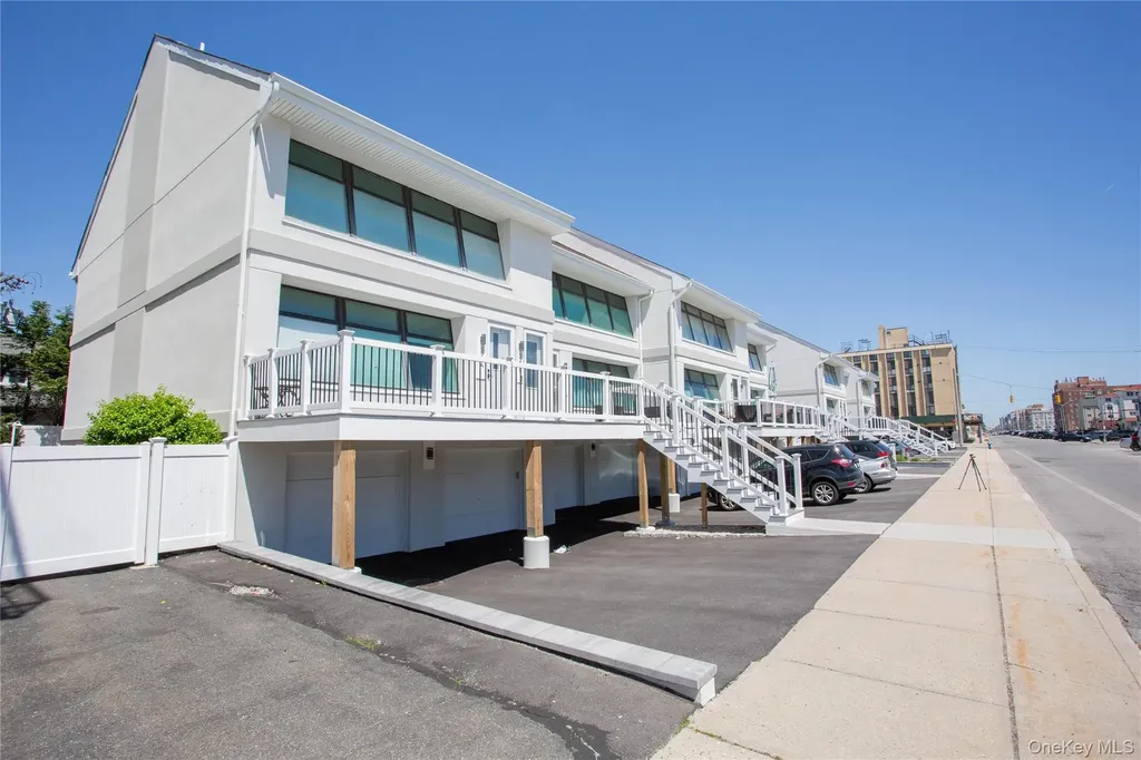 521 W Broadway Long Beach NY 11561