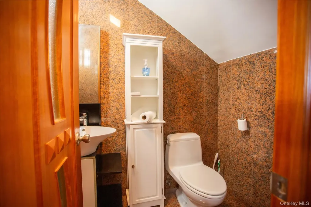 521 W Broadway Long Beach NY 11561