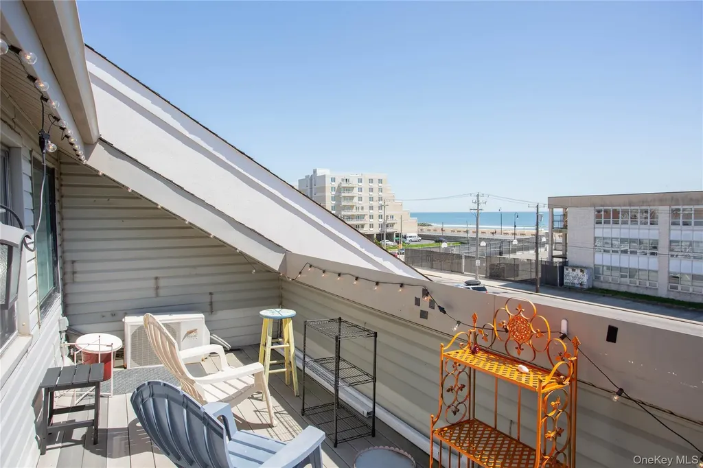 521 W Broadway Long Beach NY 11561