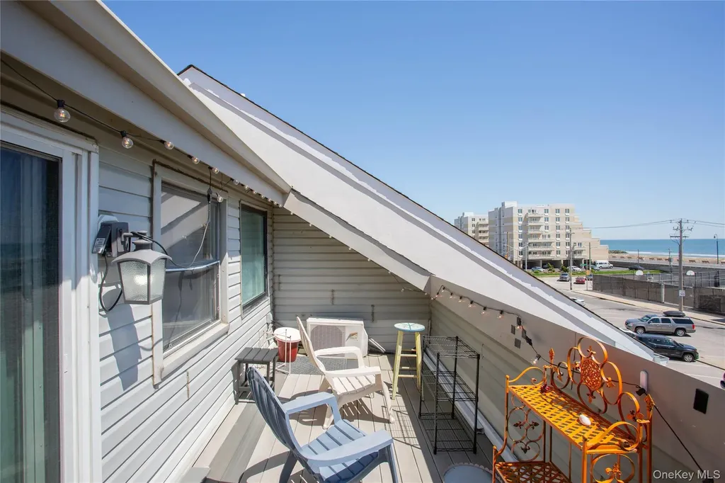 521 W Broadway Long Beach NY 11561
