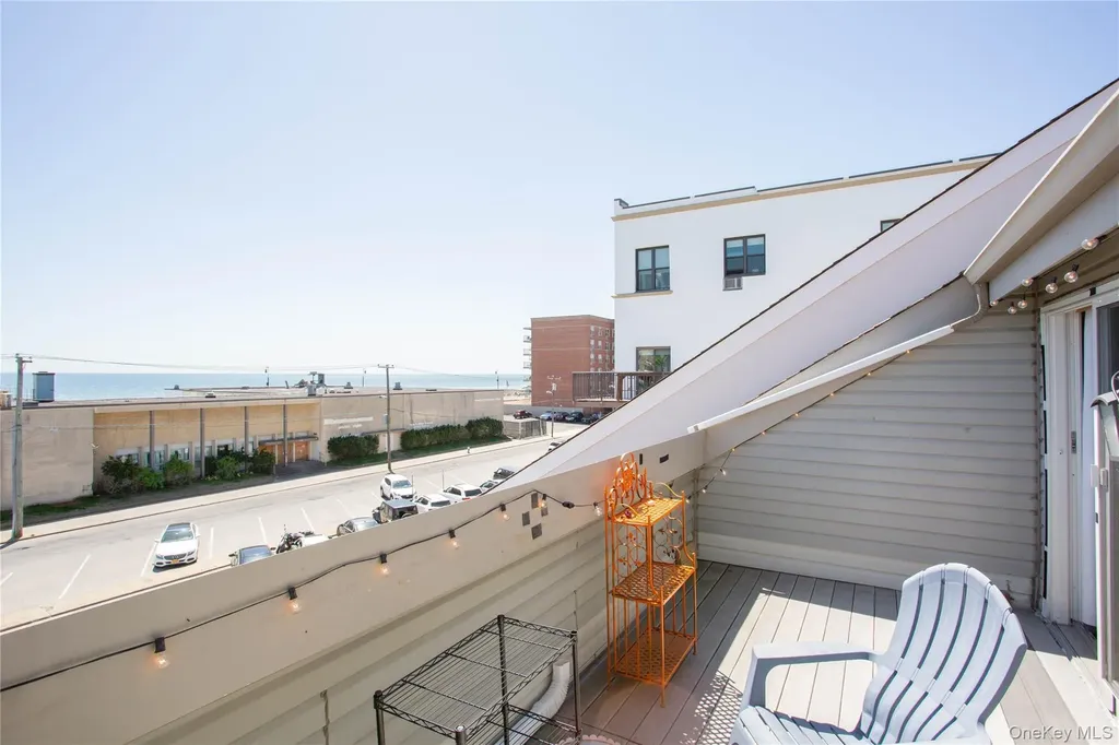 521 W Broadway Long Beach NY 11561