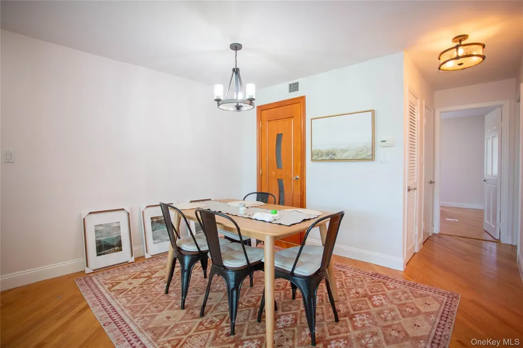 521 W Broadway Long Beach NY 11561