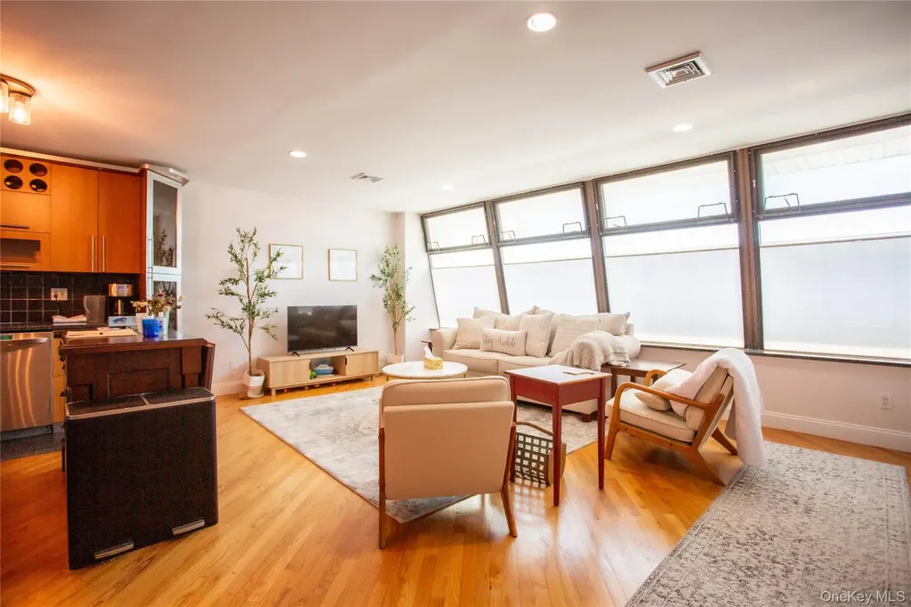 521 W Broadway Long Beach NY 11561