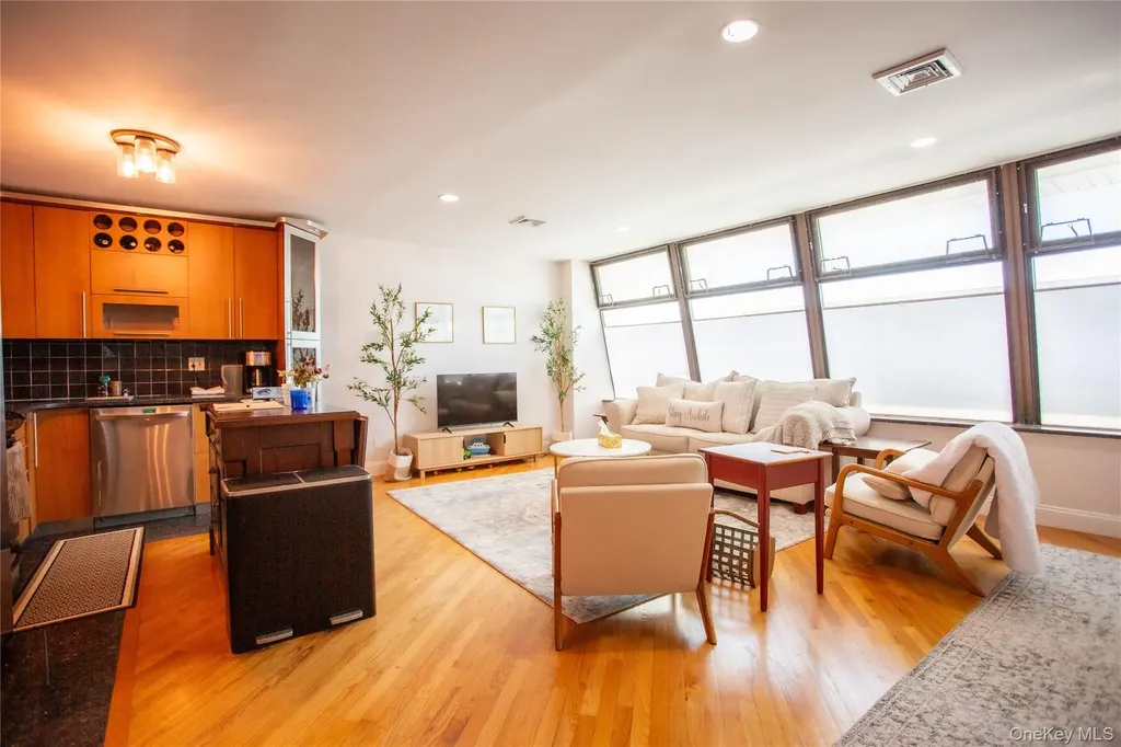 521 W Broadway Long Beach NY 11561
