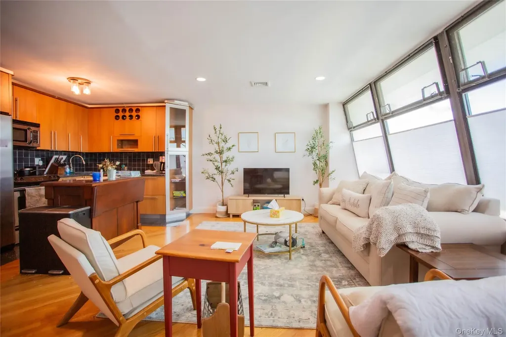 521 W Broadway Long Beach NY 11561
