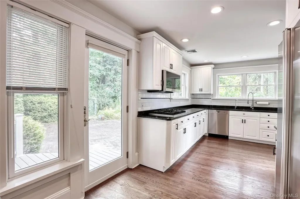 15 Pacific Avenue Nanuet NY 10954