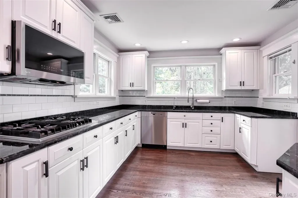 15 Pacific Avenue Nanuet NY 10954