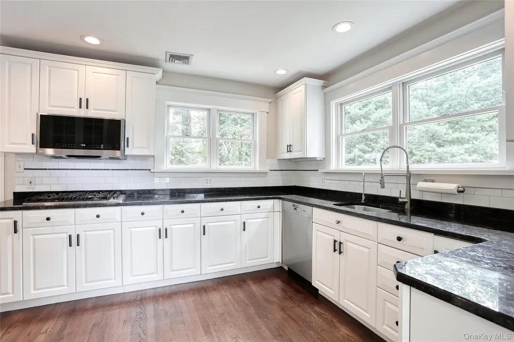 15 Pacific Avenue Nanuet NY 10954