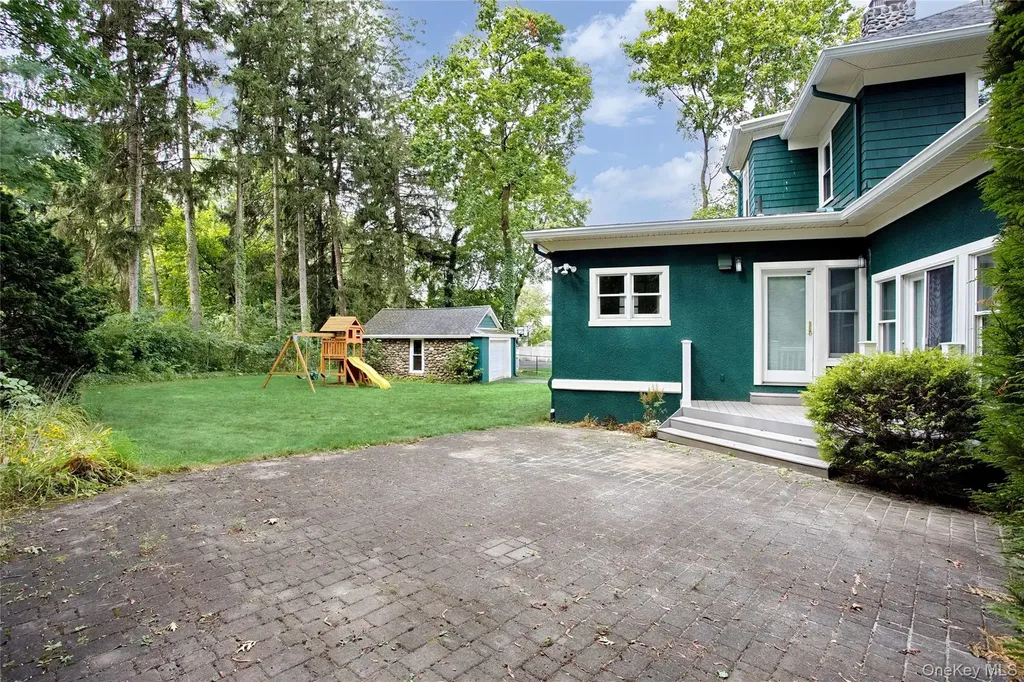 15 Pacific Avenue Nanuet NY 10954