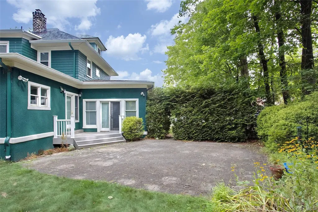 15 Pacific Avenue Nanuet NY 10954