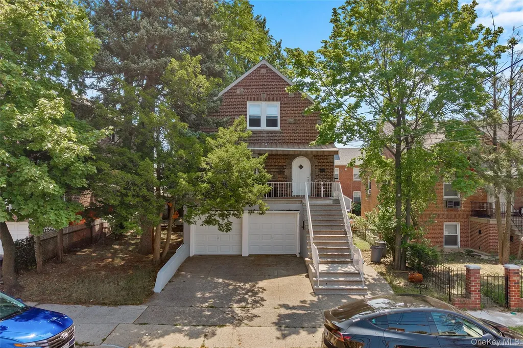 1054 Lydig Avenue Bronx NY 10461