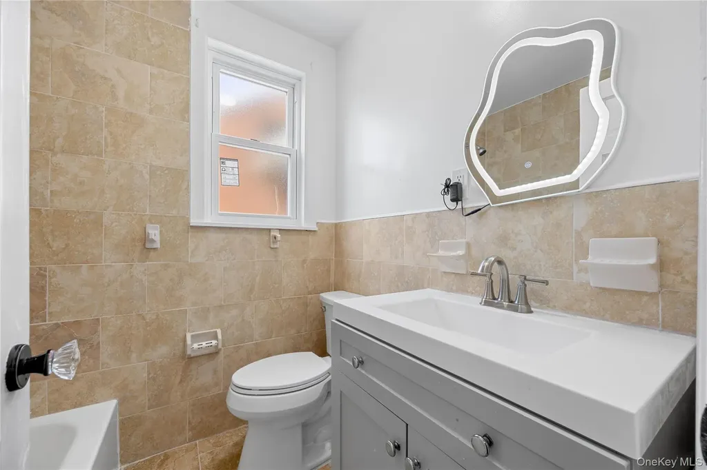 1054 Lydig Avenue Bronx NY 10461