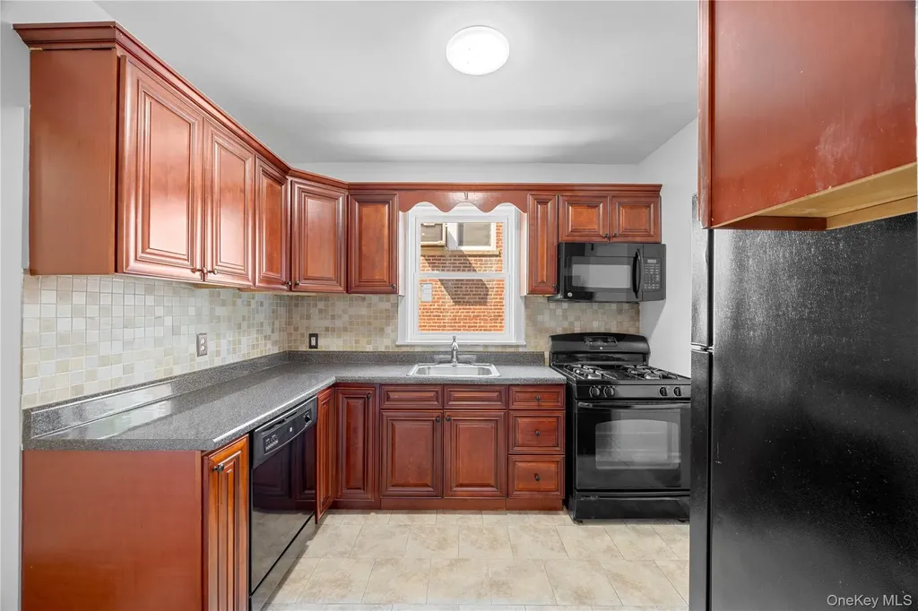 1054 Lydig Avenue Bronx NY 10461