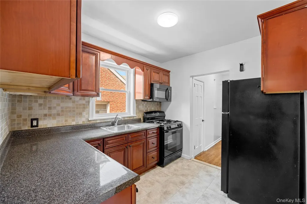 1054 Lydig Avenue Bronx NY 10461