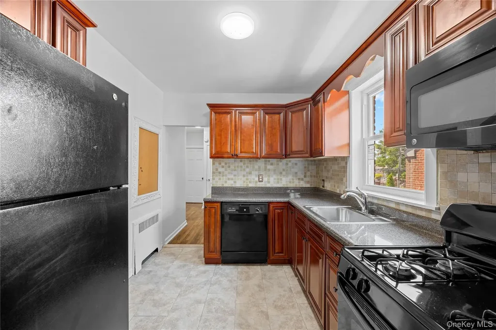 1054 Lydig Avenue Bronx NY 10461