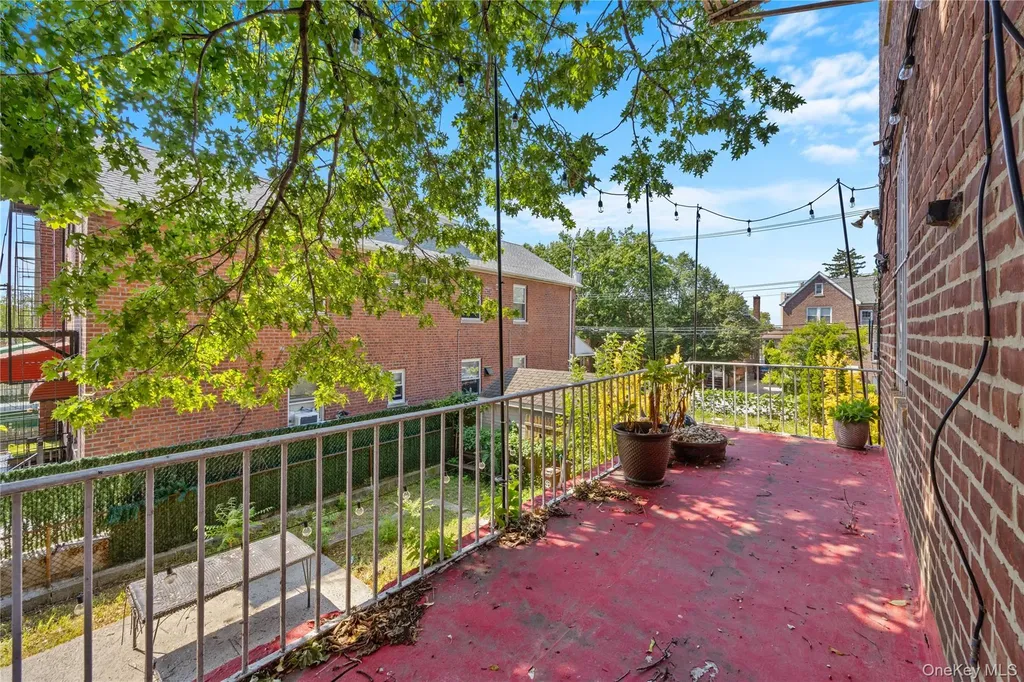 1054 Lydig Avenue Bronx NY 10461