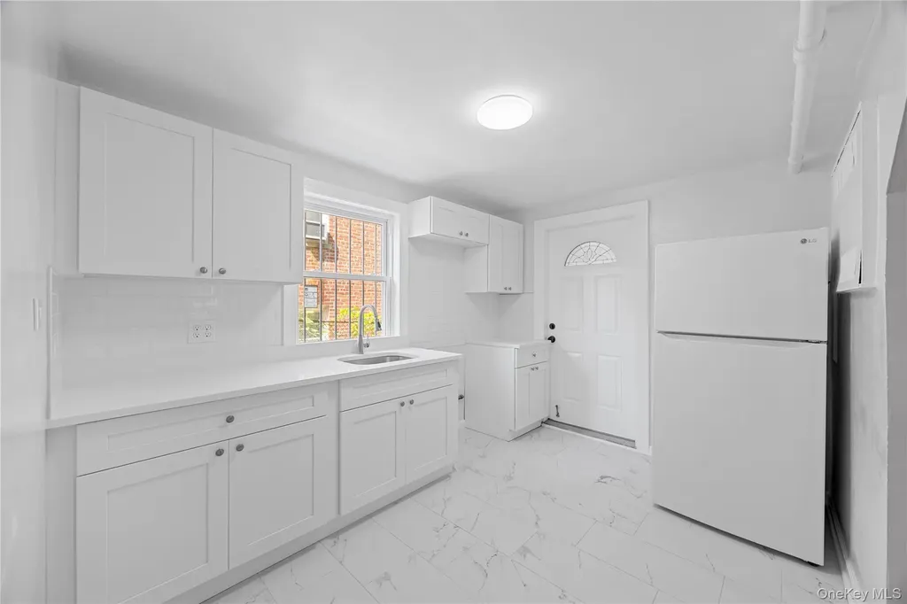 1054 Lydig Avenue Bronx NY 10461
