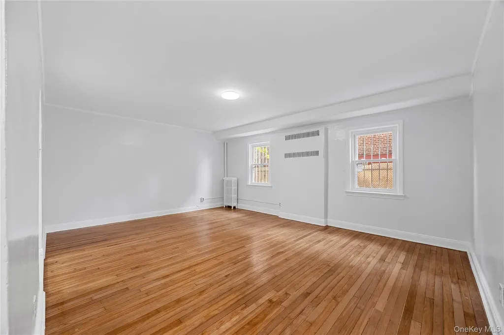 1054 Lydig Avenue Bronx NY 10461