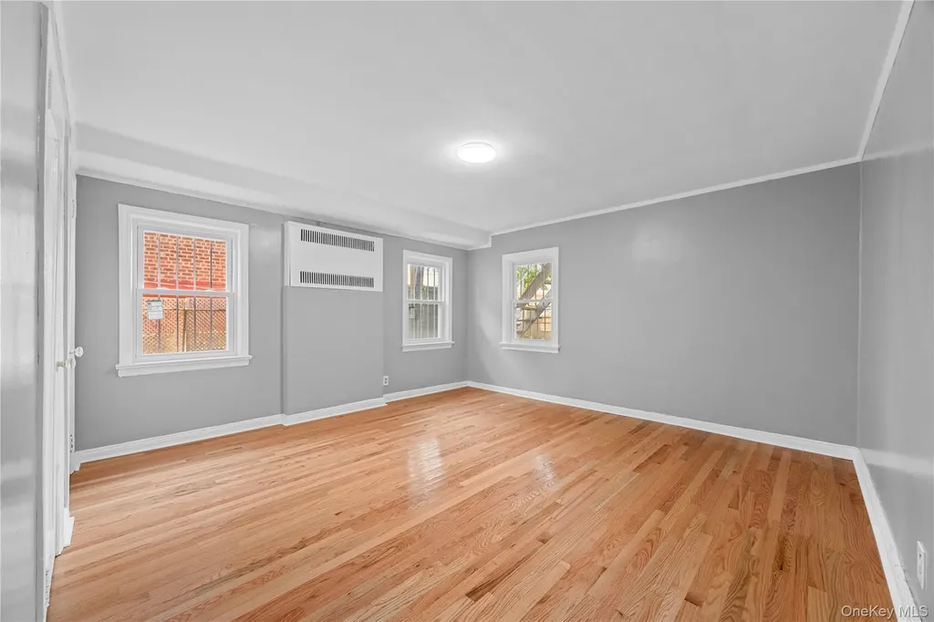1054 Lydig Avenue Bronx NY 10461