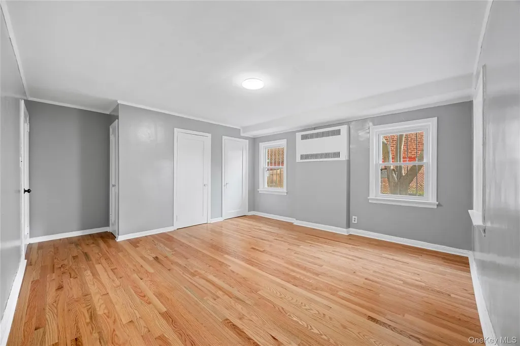 1054 Lydig Avenue Bronx NY 10461