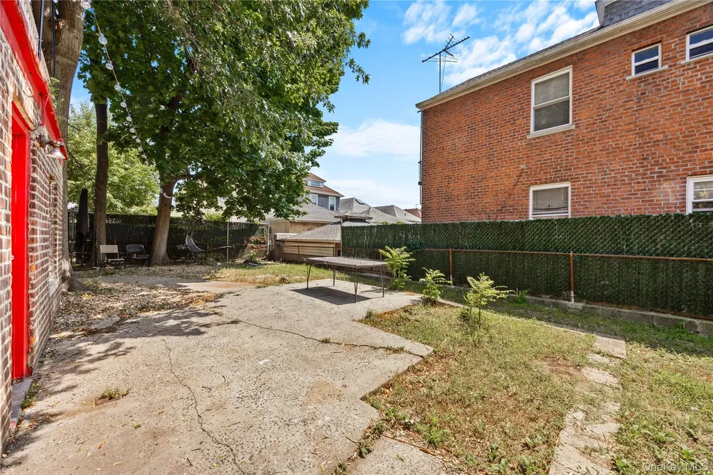 1054 Lydig Avenue Bronx NY 10461