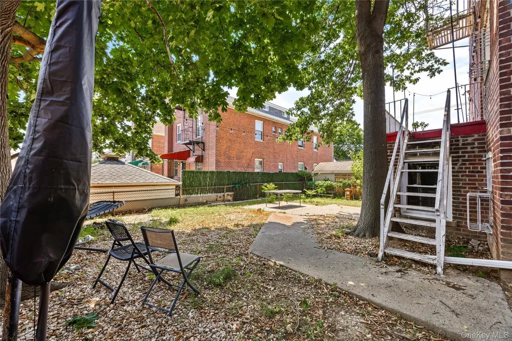 1054 Lydig Avenue Bronx NY 10461