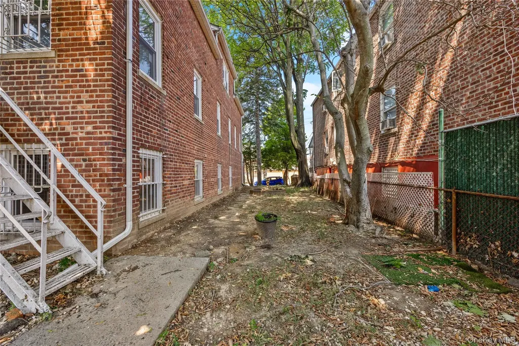 1054 Lydig Avenue Bronx NY 10461