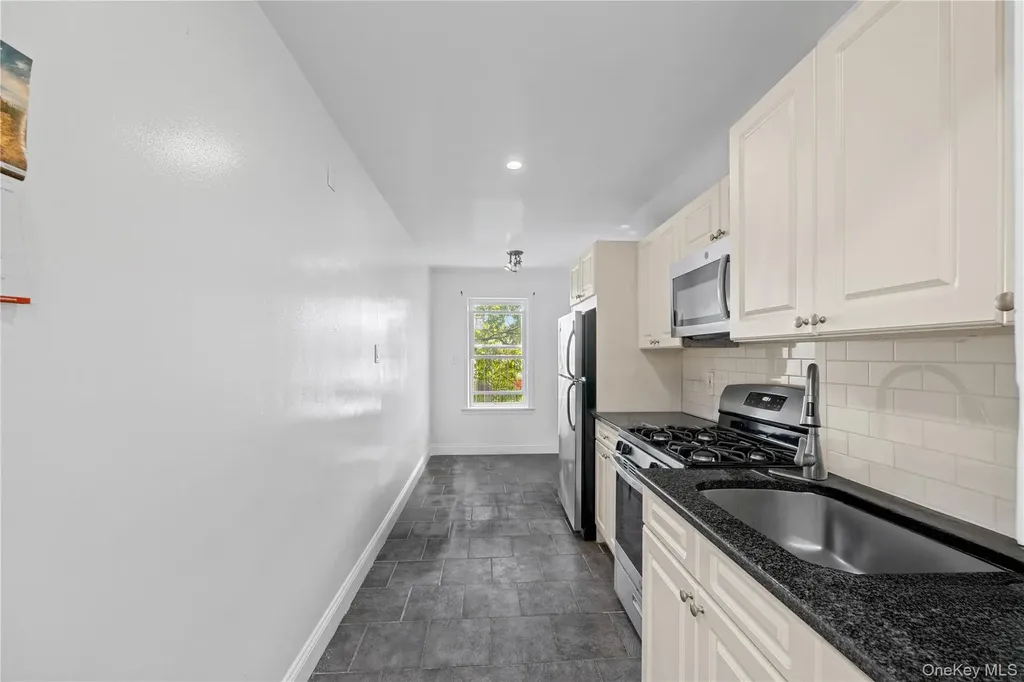 1054 Lydig Avenue Bronx NY 10461