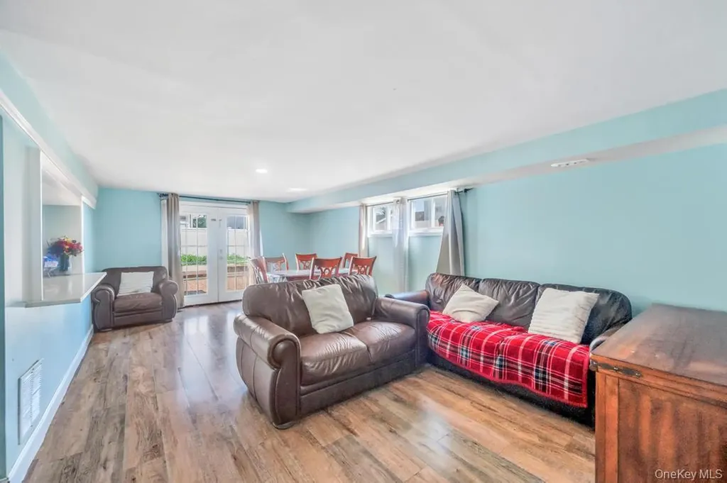 30 Sutton Street Hempstead NY 11550