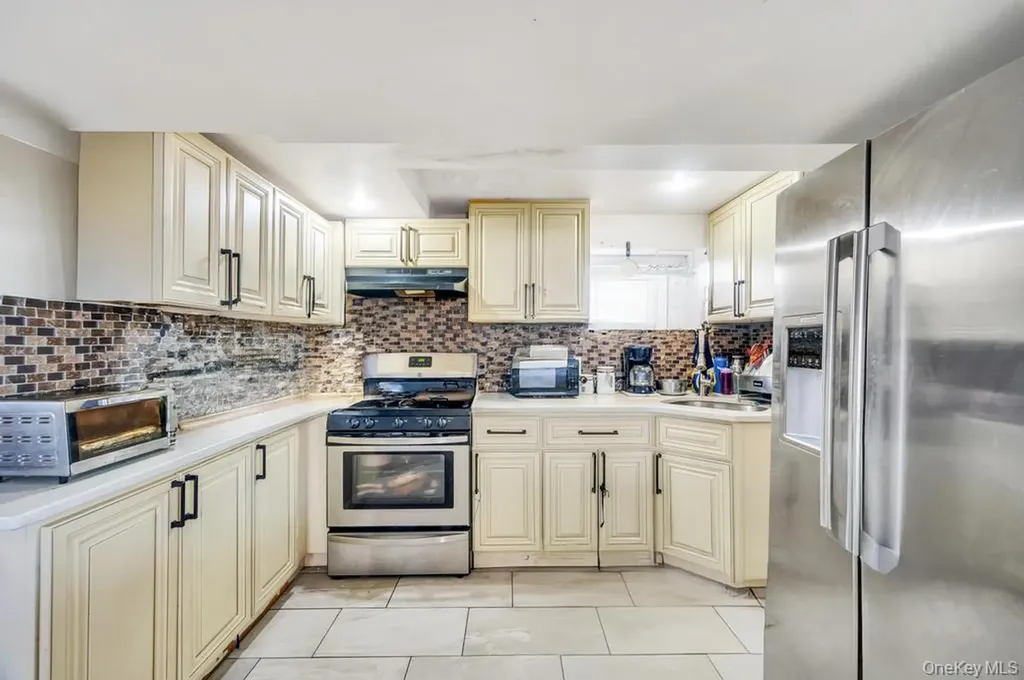 30 Sutton Street Hempstead NY 11550