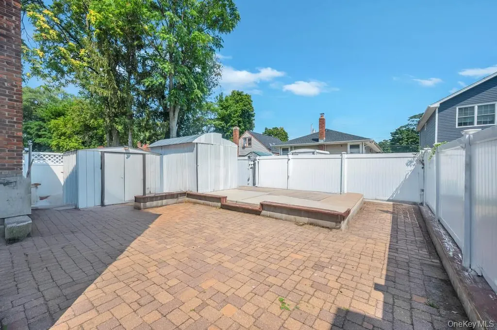 30 Sutton Street Hempstead NY 11550